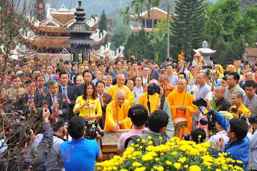 A multitude of international tourists gather to participate in the Huong Pagoda festival.