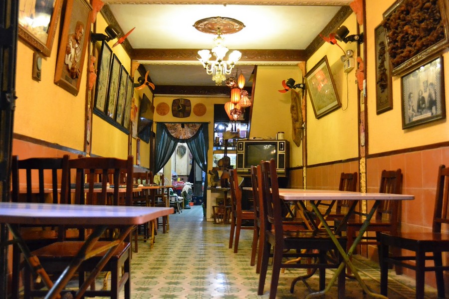 Cafe Des Amis Restaurant.