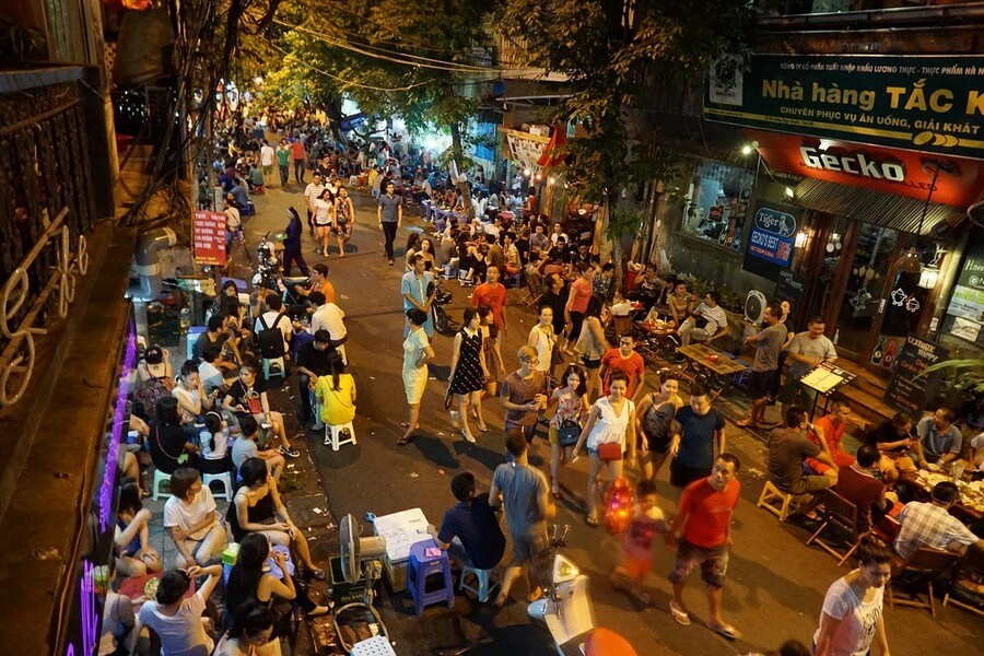 Enjoying a glass of fresh beer and immersing yourself in the lively atmosphere of Hanoi.