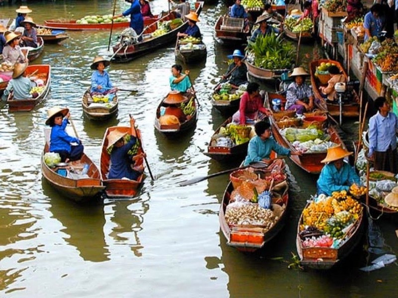 Floating market in the Western region of Vietnam.