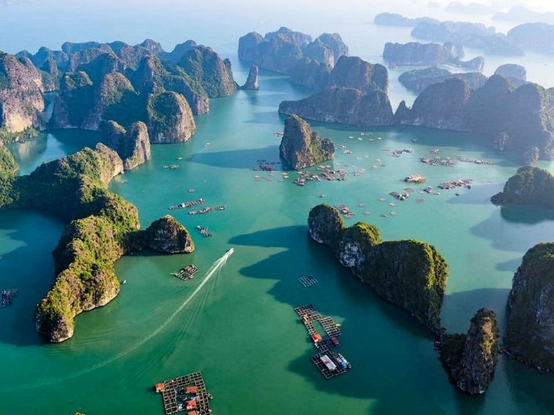 Hạ Long Bay is among the top 10 most beautiful destinations in Asia.