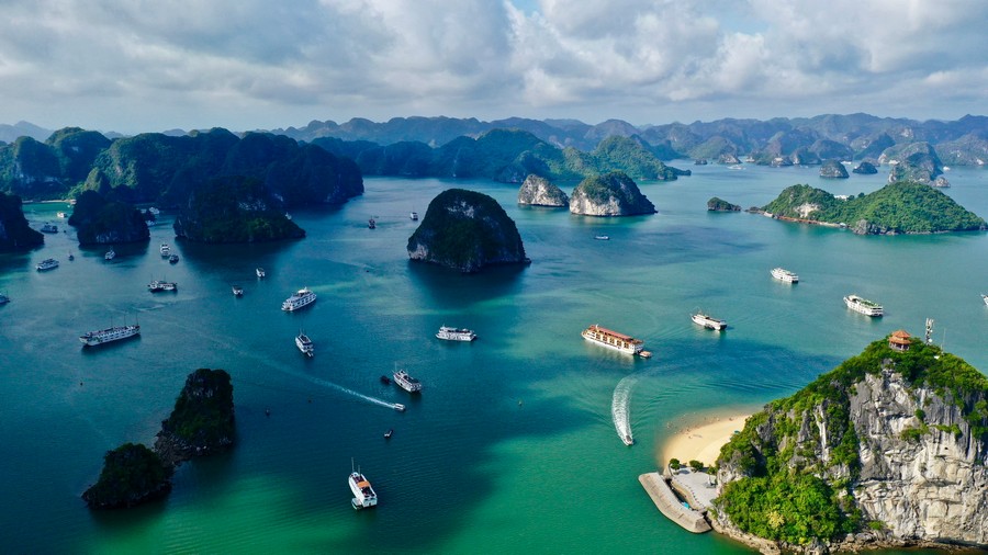 Hạ Long Bay is recognized by UNESCO as a World Heritage Site.