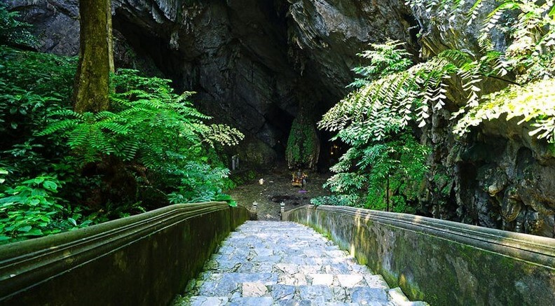 Huong Tich Cave