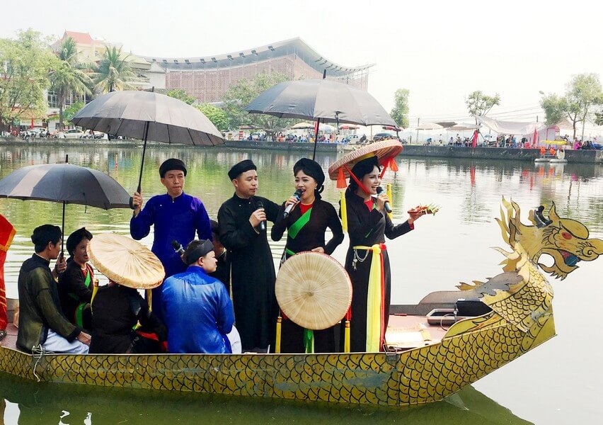 Immerse yourself in the traditional Quan Ho songs of Bac Ninh.
