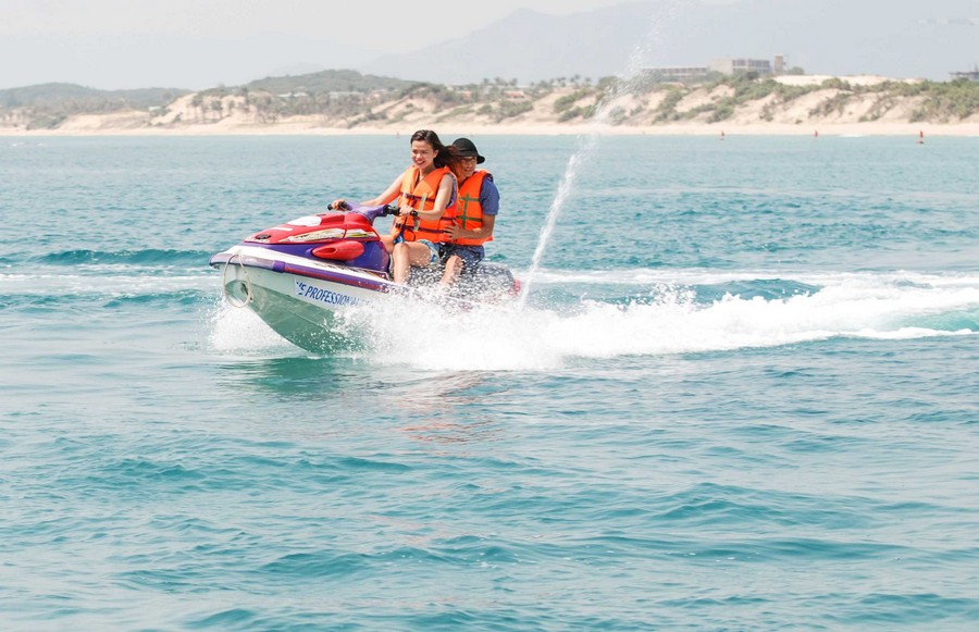 It's an amazing experience to try driving a jetski, something you must do when visiting Nha Trang beach.