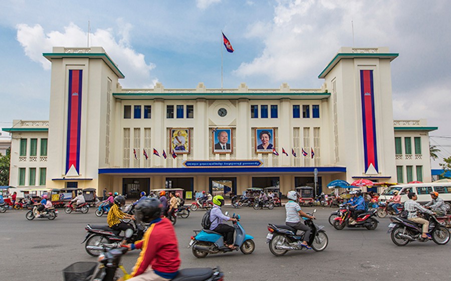 The entrance to Phnom Penh railway station is very bustling.