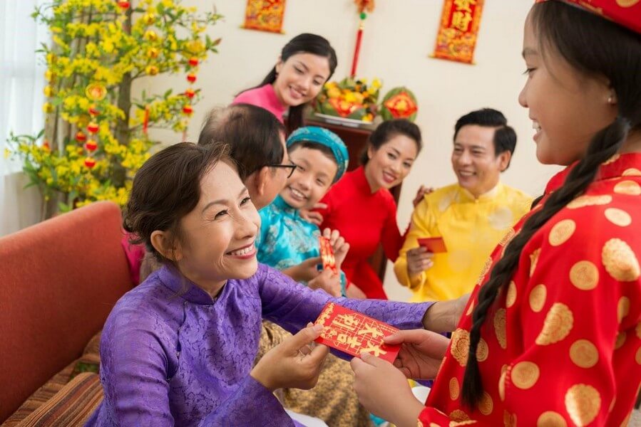 The tradition of giving "lì xì" (red envelopes) at the beginning of the year brings you good luck in the coming year.