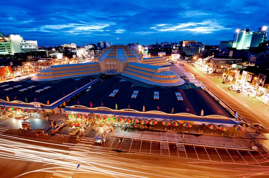 The view of Phnom Penh's central market in the evening.