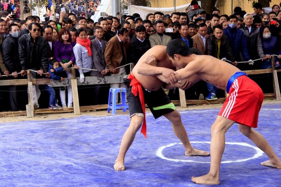 Traditional wrestling at the Lim Festival.