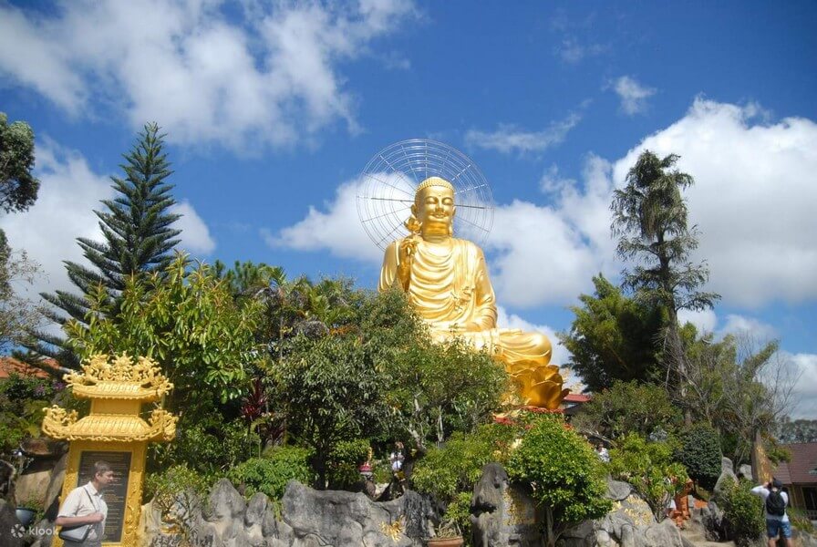 Van Hanh Pagoda in Dalat, a renowned temple with the largest Buddha statue in Dalat.
