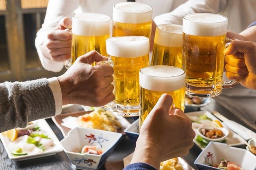 You can enjoy a glass of beer in a high-end restaurant.